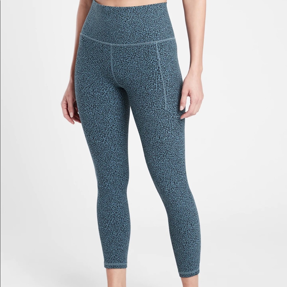 Athleta Salutation Stash II Textured Tight